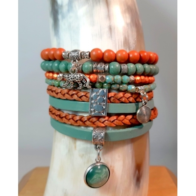leren wikkelarmband in brique met zacht groen leren wikkelarmband in brique met zacht groen